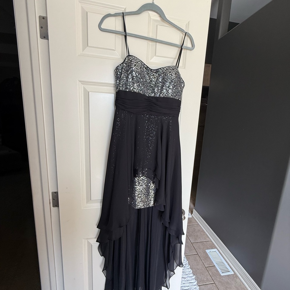 Hailey Logan party dress by Adrianna Papell silver/ black color size 7/8